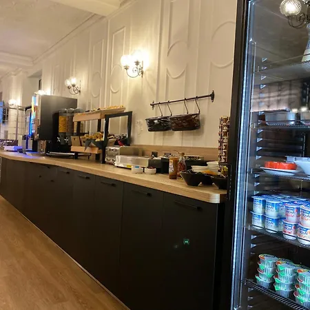卢浮宫酒店 3* 瑟堡