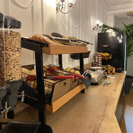 卢浮宫酒店 3* 瑟堡