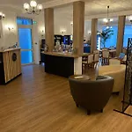 卢浮宫酒店 3* 瑟堡