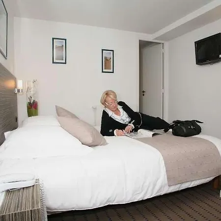 Hotel Du Louvre 3*